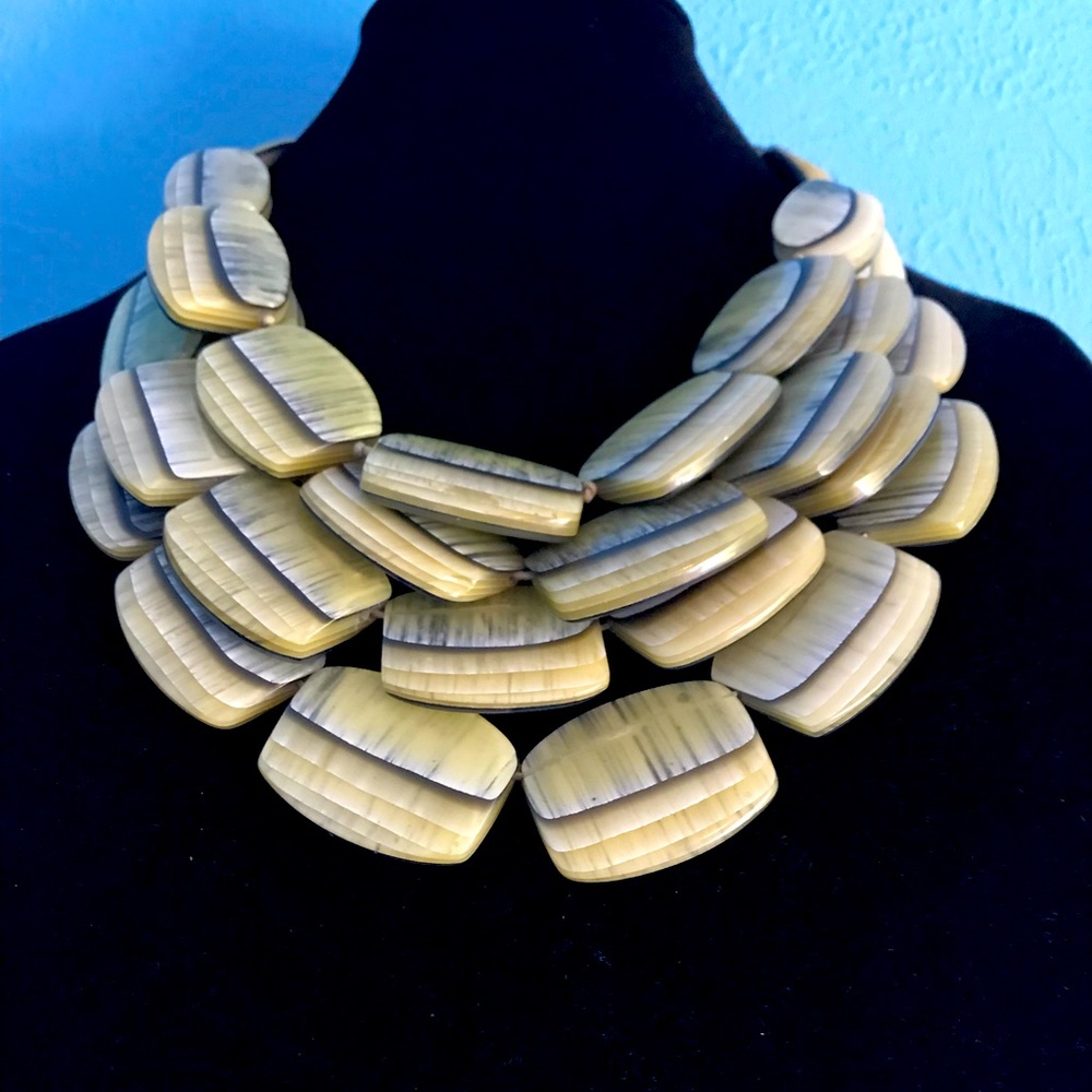 Chico’s Green Scallop Resin Bib Necklace Adjustable Unique Bold Statement